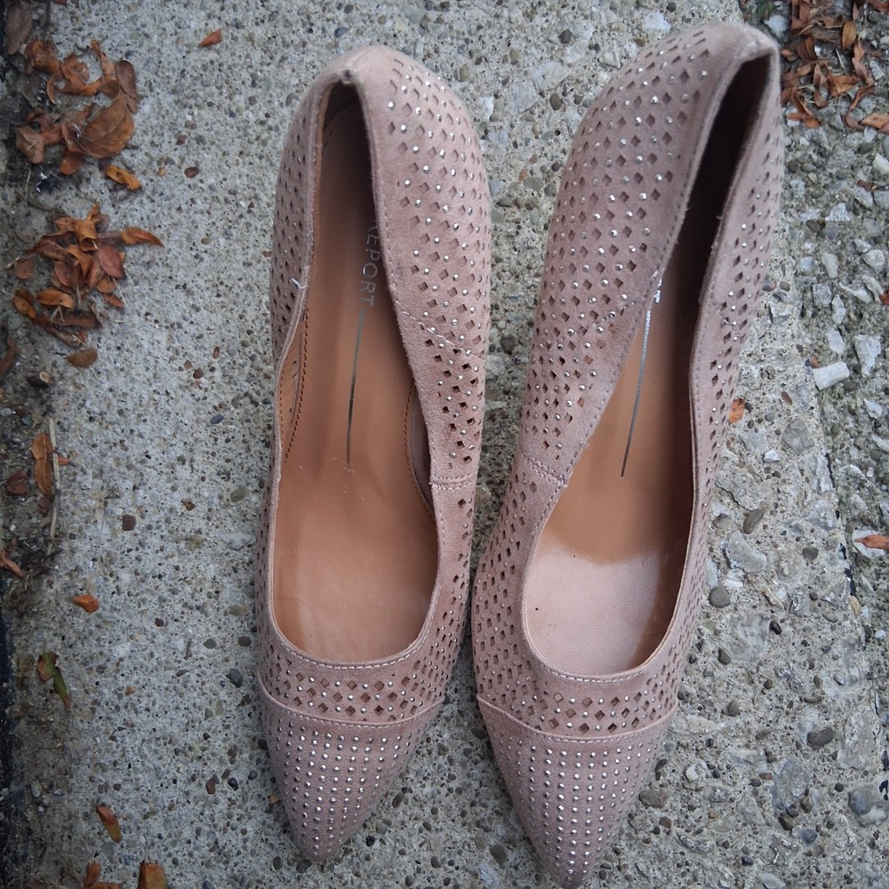 Report Jackee Blush Nude Laser Cut Faceted studs Pointed Toe Stiletto Pumps 6.5